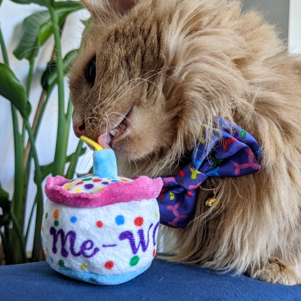 Huxley & Kent Mewow Cake Cat Toy